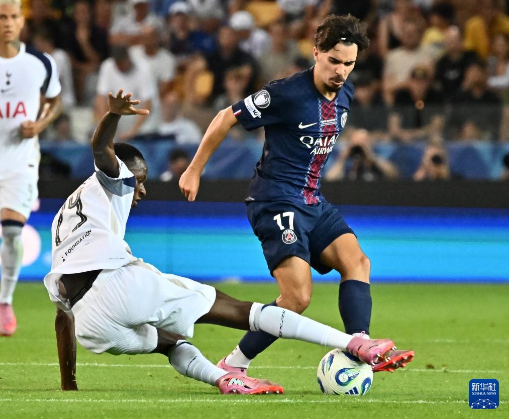 他的新助手 他的新助手