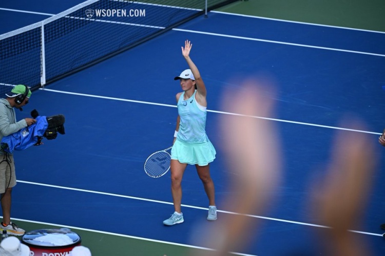 更是对中国 更是对中国